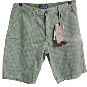 Paradise men's shorts. Green print.Size 32 NWT